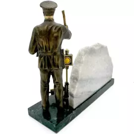 A souvenir made of bronze "Bon voyage"